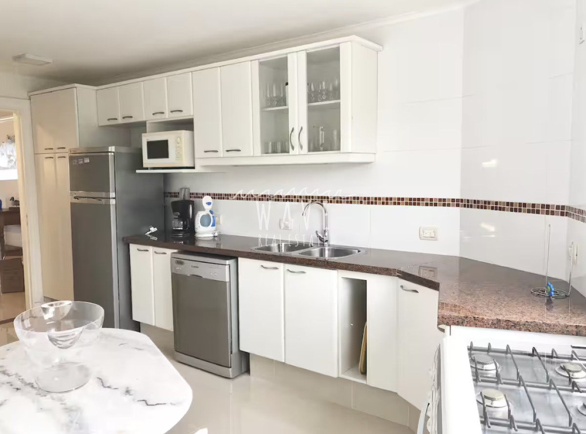 Apartamento ID.4764 - Alquiler Anual, Apartamento frente a Bikini Beach, Manantiales, 4 dormitorios y vista al mar