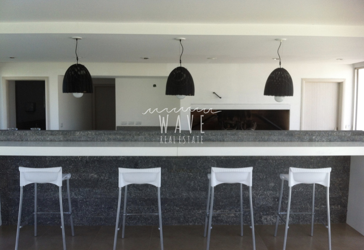 Apartamento ID.4927 - Venta de Apartamento, Parada 31 de la Brava, frente al mar. 3 suites y 