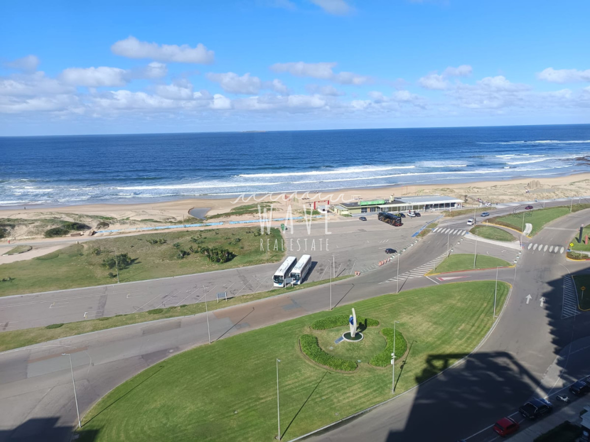 Apartamento ID.5560 - Venta de apartamento de 3 dormitorios en Playa Brava, Punta del Este