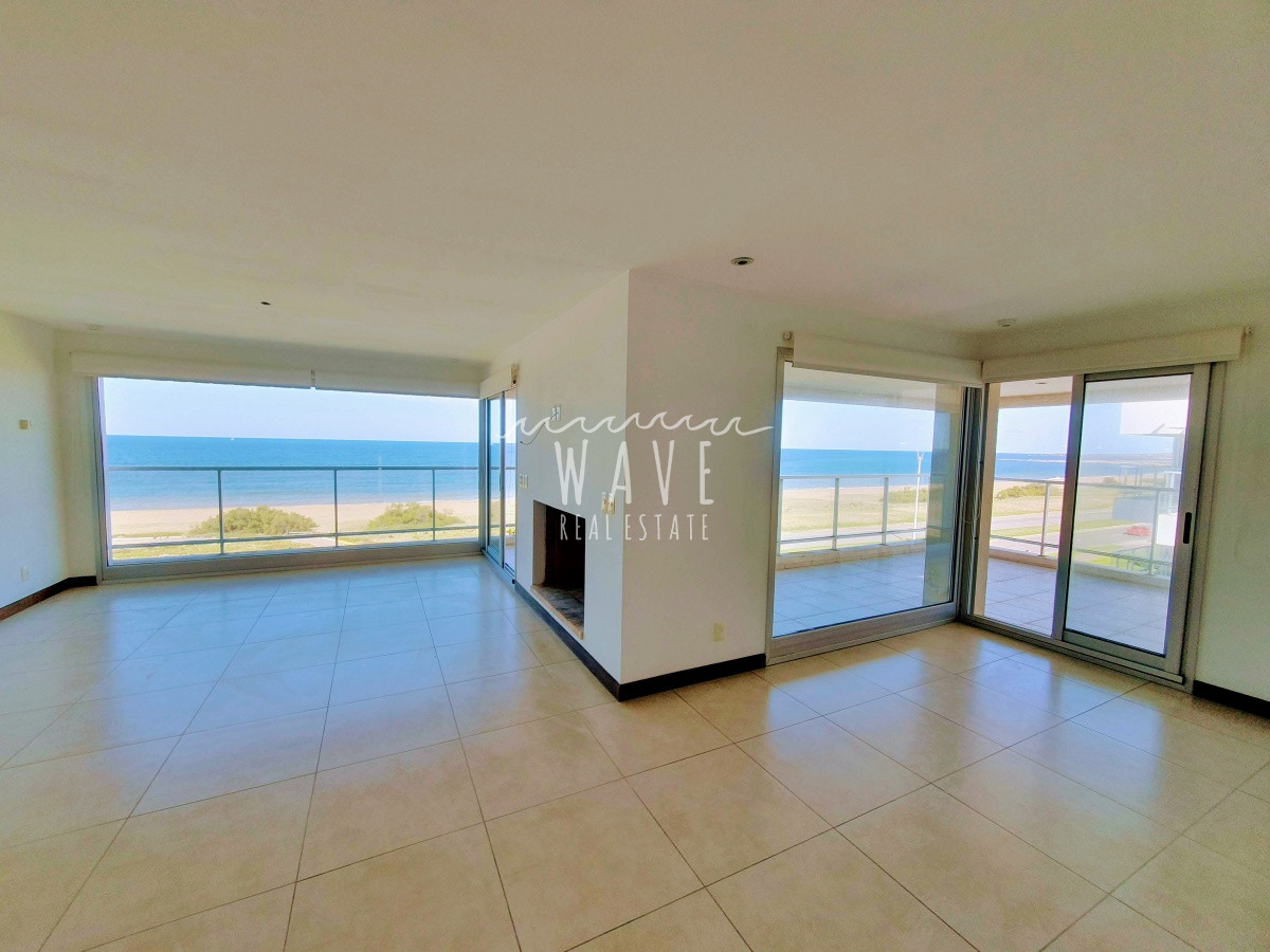 Apartamento ID.1626 - Venta de Apartamento Penthouse Dúplex de 4 dormitorios y 6 baños en suite, frente al Mar en Punta del Este.