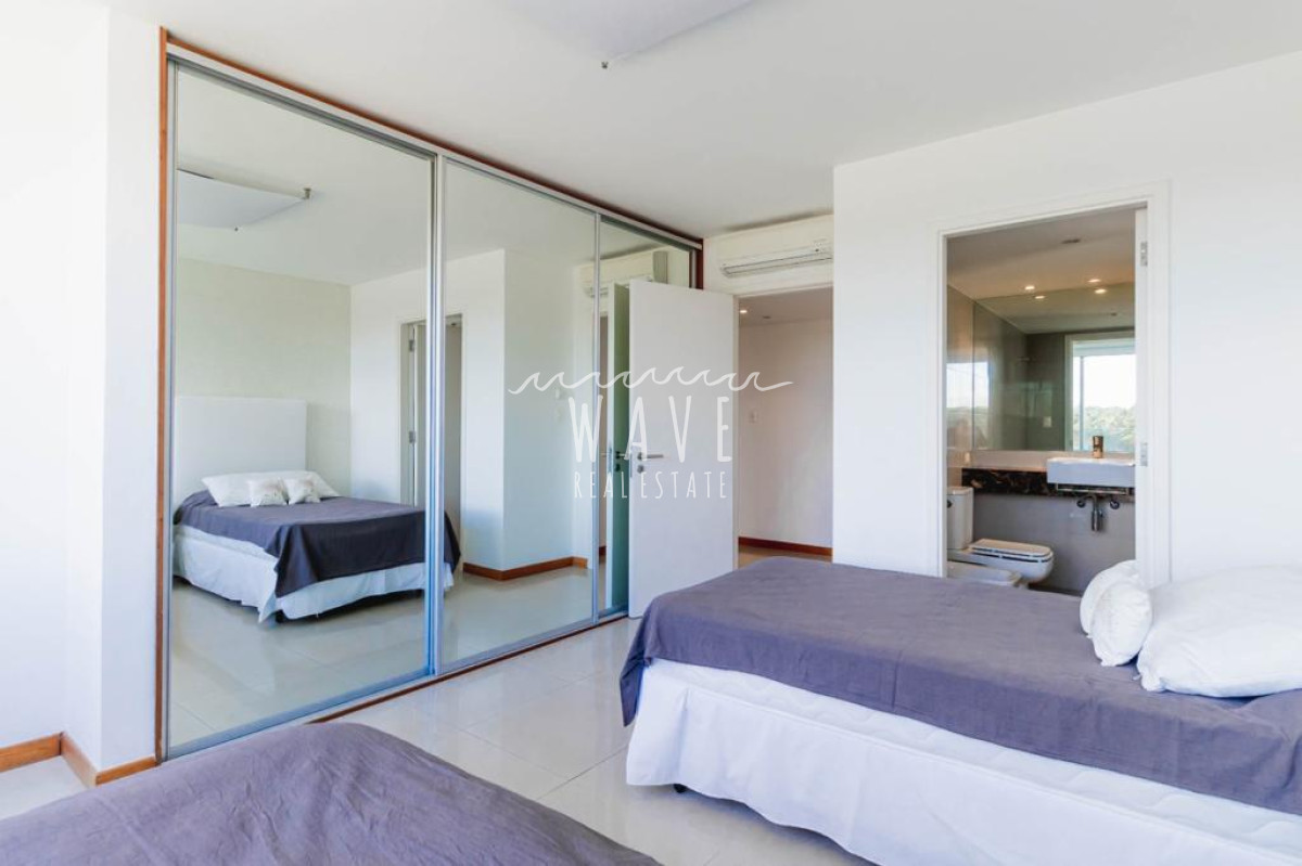 Apartamento ID.4989 - Alquiler de verano apartamento 4 dormitorios en primera fila playa brava