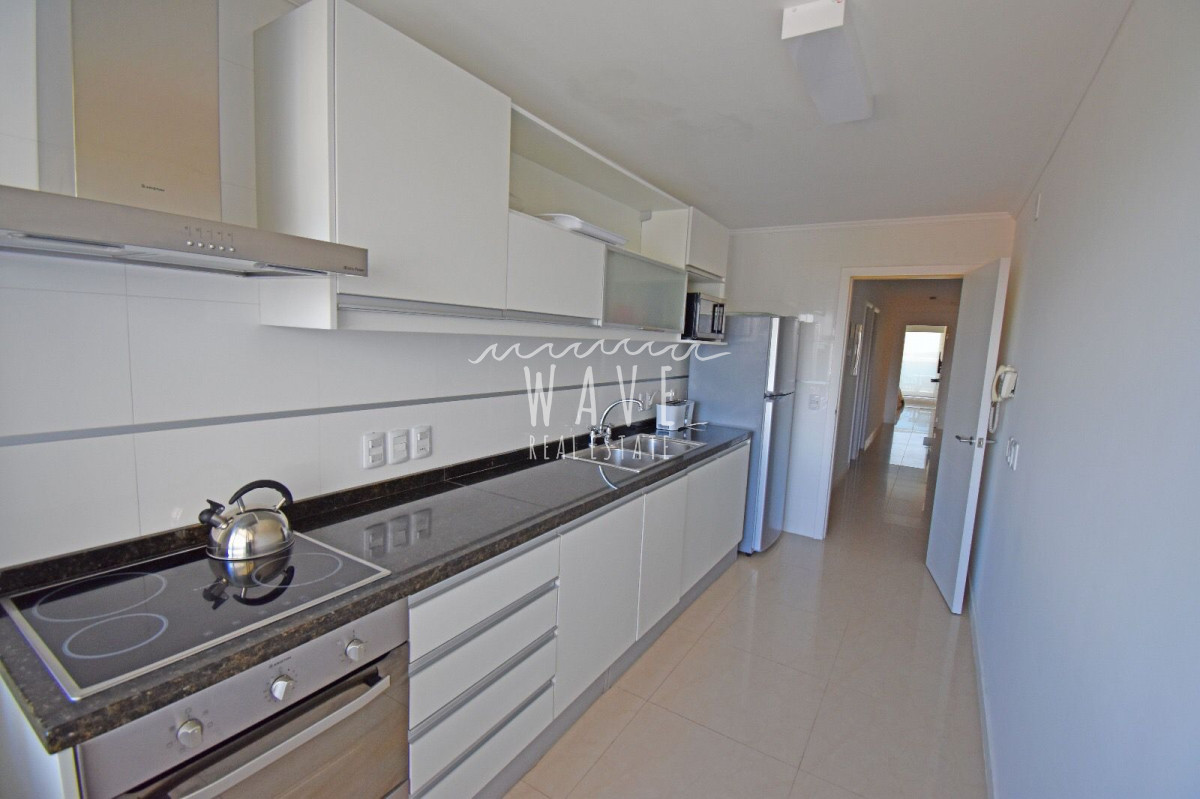 Apartamento ID.3732 - Mansa, a pasos de la Península y muy cerca del puerto. 2 dormitorios. Todos los servicios.