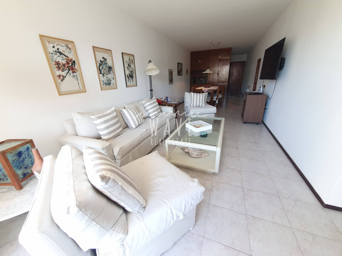 Apartamento ID.1557 - Venta de Apartamento de 2 dormitorios frente al mar en Mansa, Punta del Este.