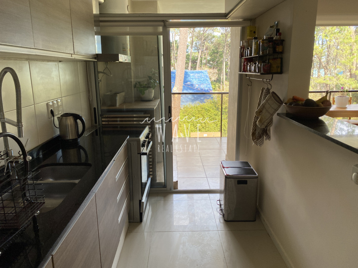 Apartamento ID.5393 - Venta de apartamento de 2 dormitorios en Rincón del Indio, Pda 23, orientación bosque con vista al mar, parrillero propio