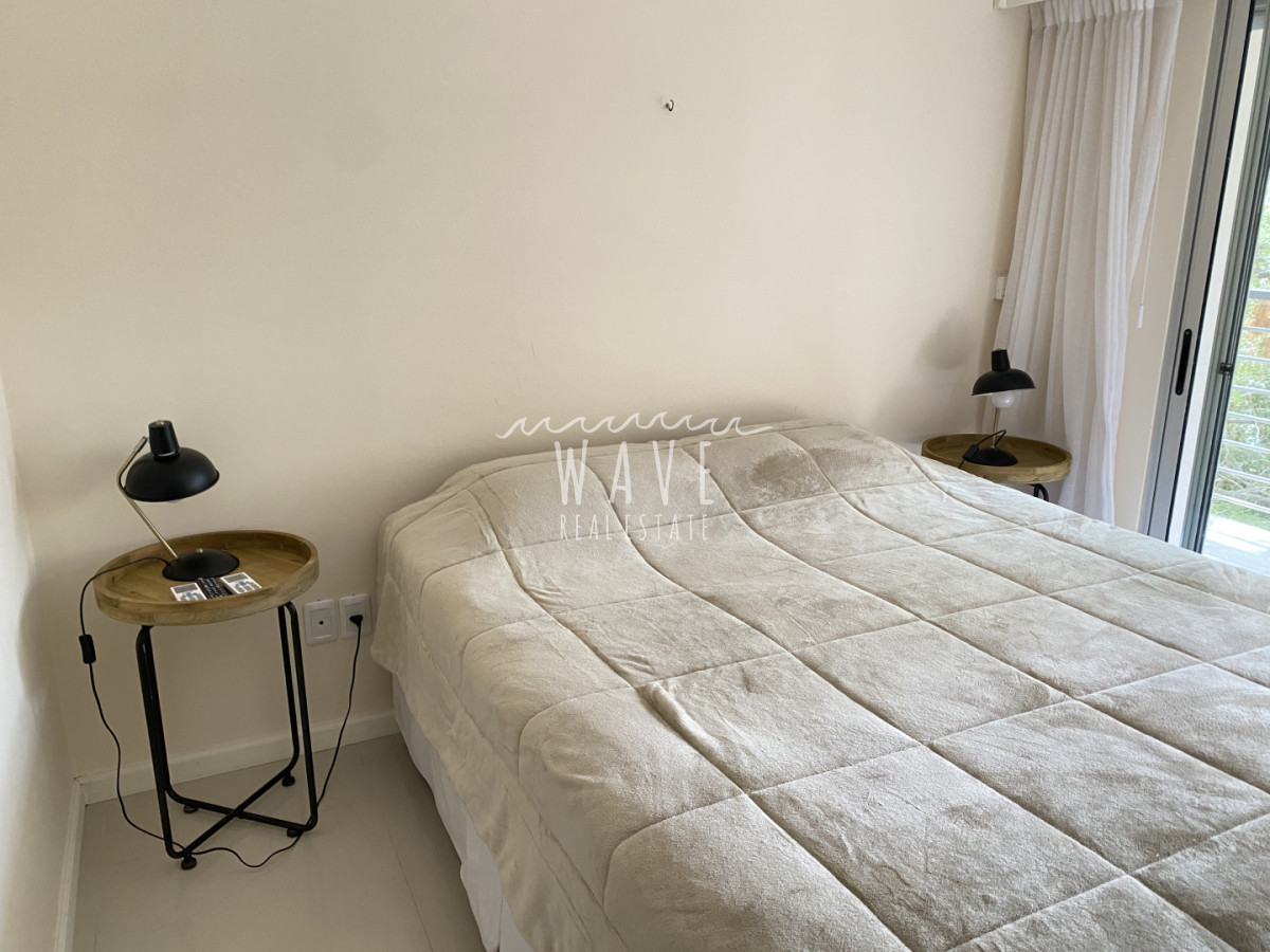 Apartamento ID.5393 - Venta de apartamento de 2 dormitorios en Rincón del Indio, Pda 23, orientación bosque con vista al mar, parrillero propio