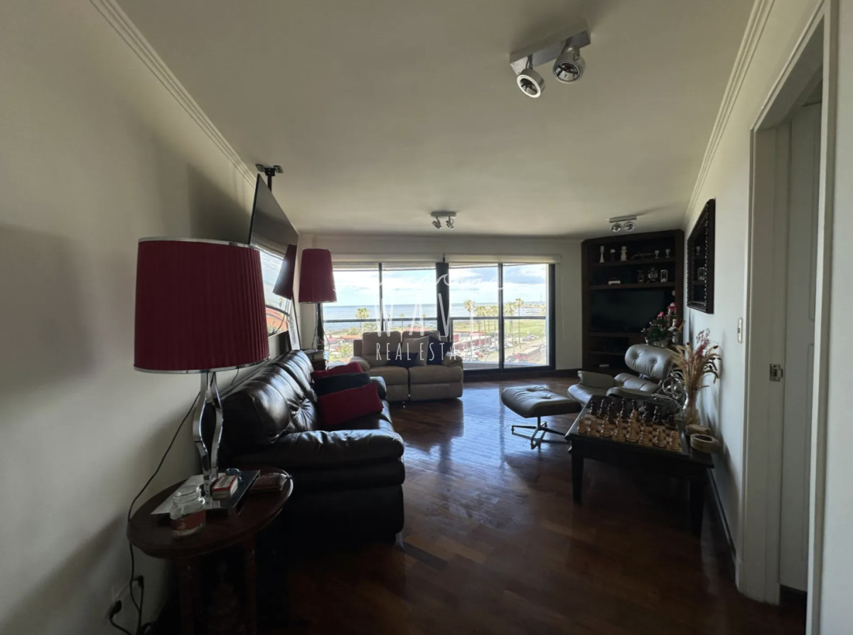 Apartamento ID.5460 - Venta de apartamento de 2 dormitorios en Rambla de Punta Carretas, Montevideo
