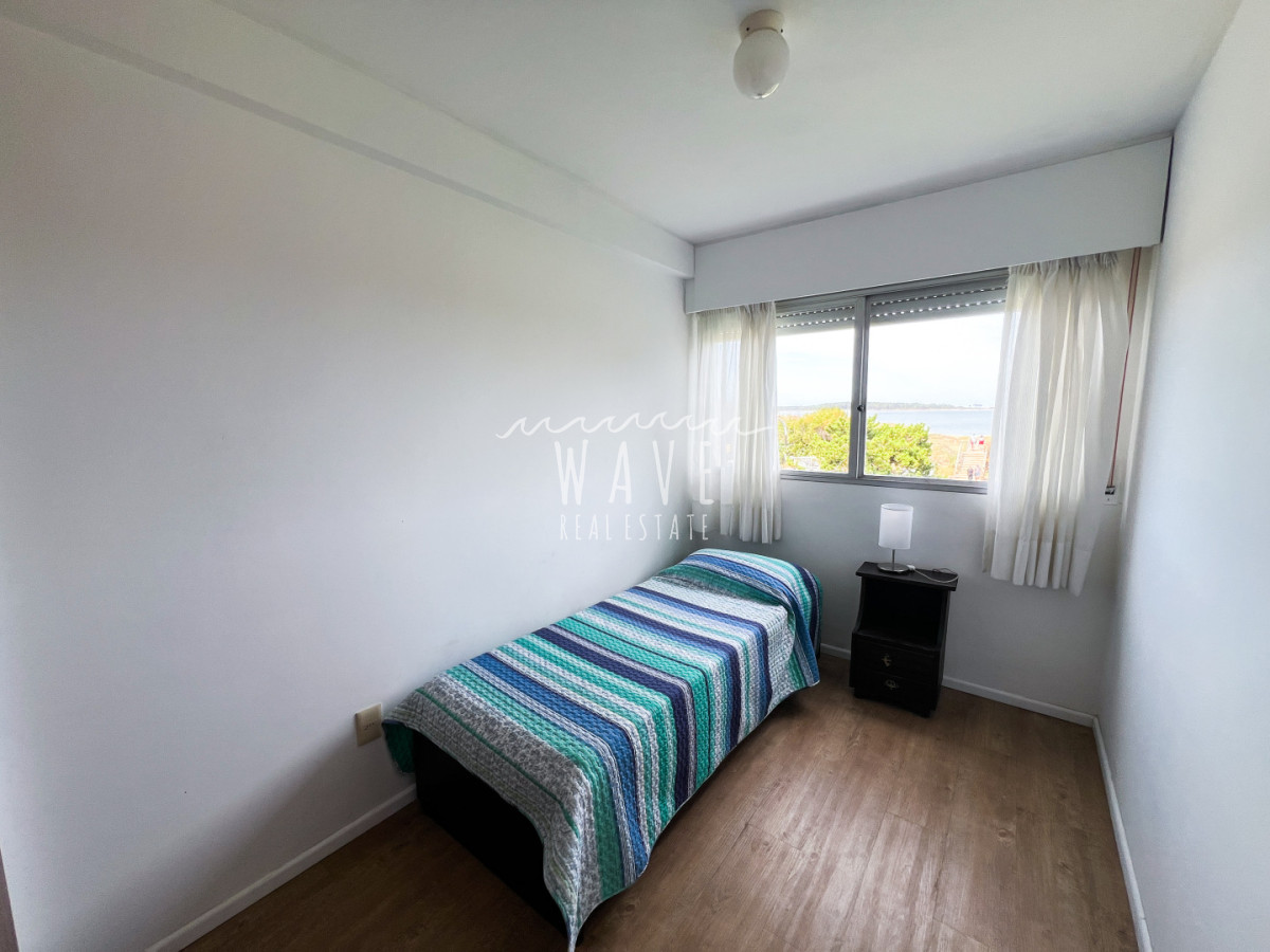 Apartamento ID.5420 - Venta primera línea playa mansa 3 dormitorios más dependencia 