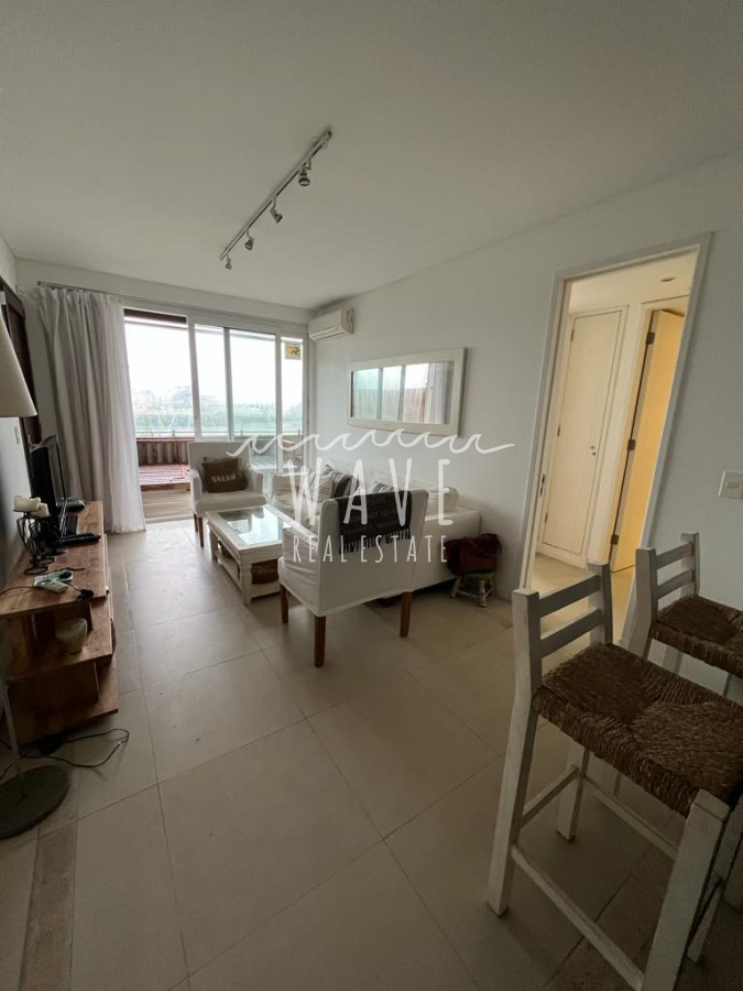 Apartamento ID.3730 - Venta de Apartamento en La Barra, a metros del mar.  2 dormitorios, terraza c parrillero.