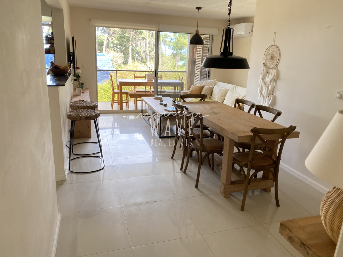 Apartamento ID.5393 - Venta de apartamento de 2 dormitorios en Rincón del Indio, Pda 23, orientación bosque con vista al mar, parrillero propio