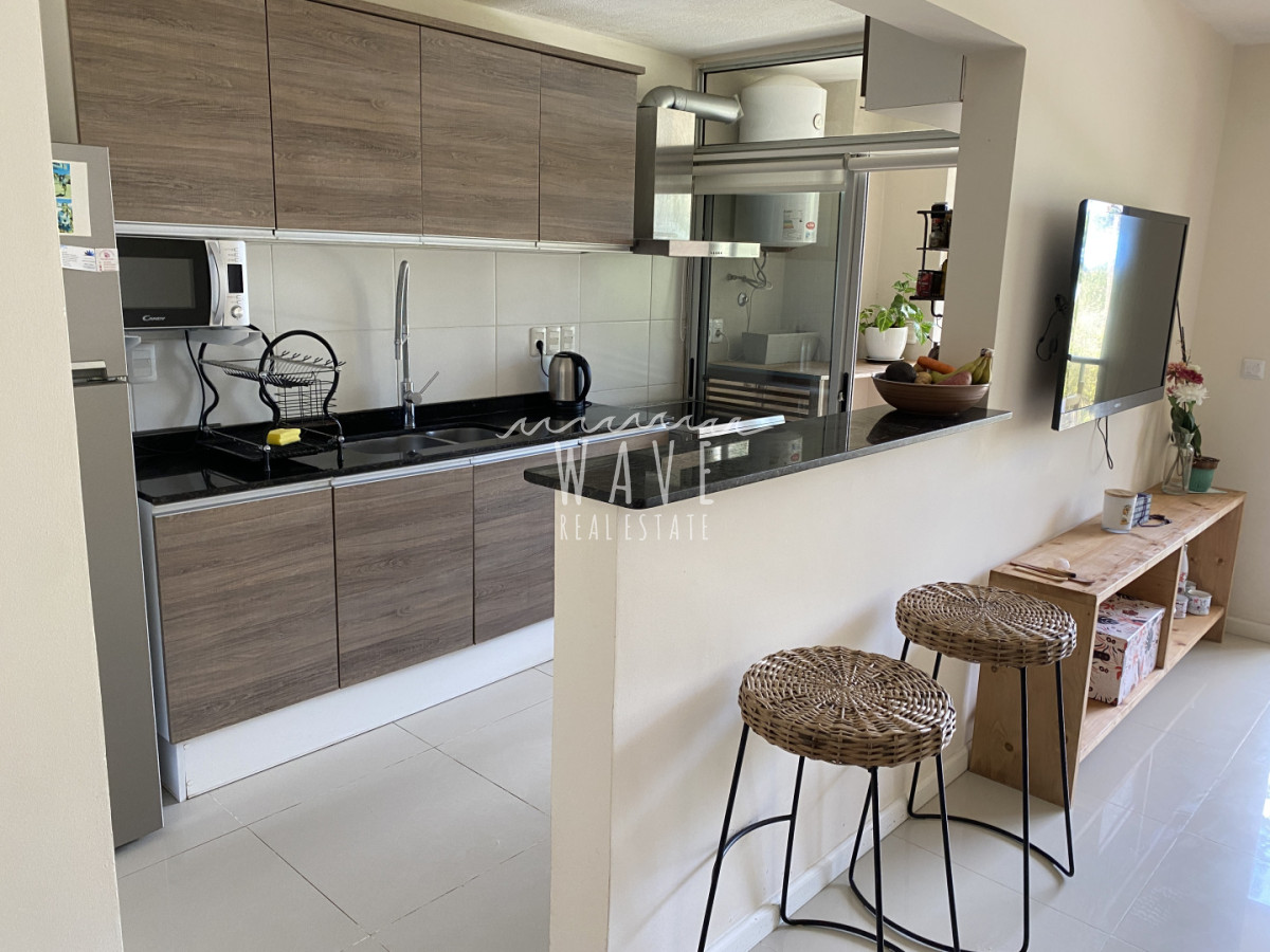 Apartamento ID.5393 - Venta de apartamento de 2 dormitorios en Rincón del Indio, Pda 23, orientación bosque con vista al mar, parrillero propio