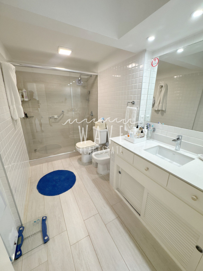 Apartamento ID.5115 - Alquiler de verano, Apartamento de 2 dormitorios y medio en Playa Mansa, Punta del Este