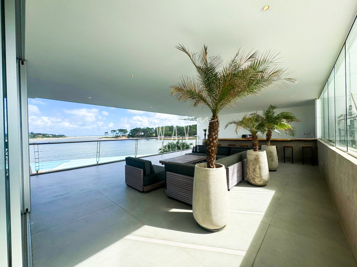 Apartamento ID.4944 - Exclusiva unidad en alquiler y venta primera línea La Barra 