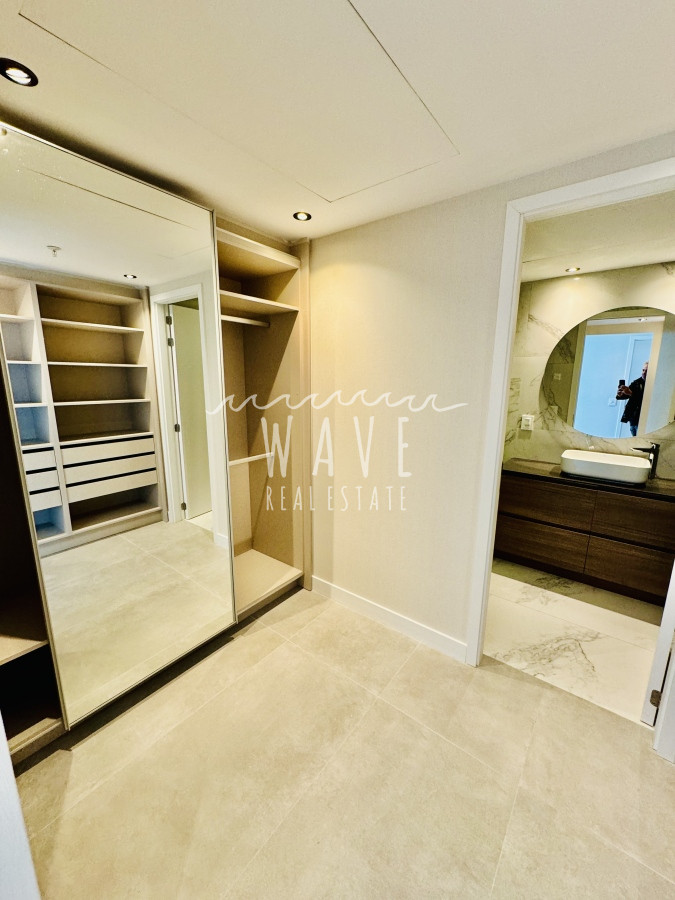 Apartamento ID.4074 - Venta apartamento, primera fila playa mansa, Punta del Este 