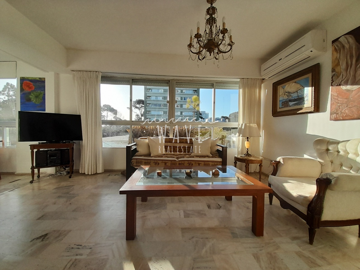 Apartamento ID.2391 - Apartamento de 3 dormitorios con amplio living comedor en Roosevelt, Parada 12 +Amenities