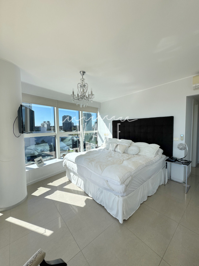 Apartamento ID.5021 - Alquiler temporal departamento Playa Mansa, 3 dormitorios y dependencia, Punta del este 