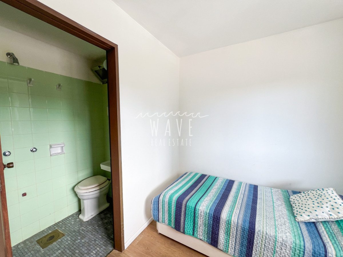 Apartamento ID.5420 - Venta primera línea playa mansa 3 dormitorios más dependencia 