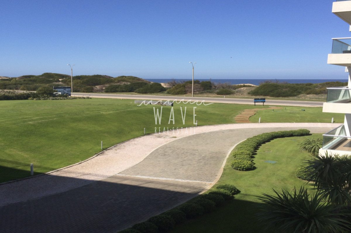 Apartamento ID.4927 - Venta de Apartamento, Parada 31 de la Brava, frente al mar. 3 suites y 