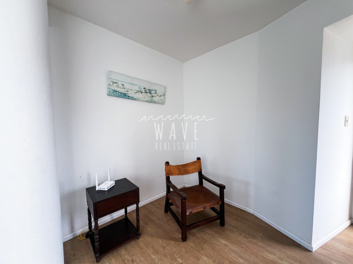 Apartamento ID.5420 - Venta primera línea playa mansa 3 dormitorios más dependencia 
