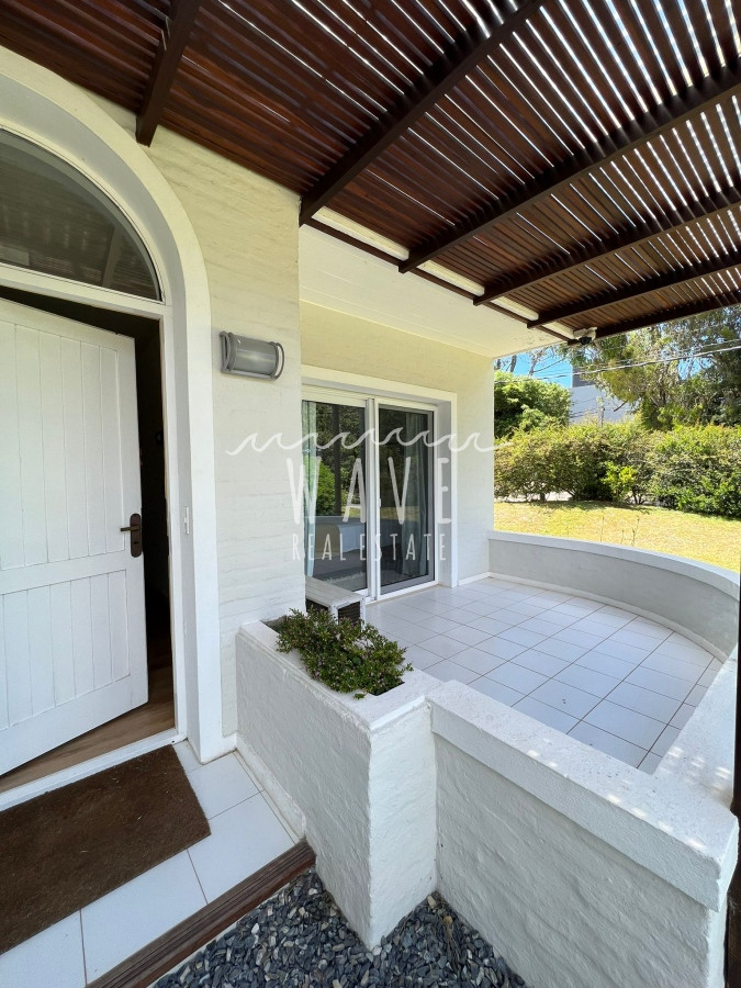 Apartamento ID.4312 - La Barra, a metros del agua, 3 suites, terraza con parrillero, mirador al mar.