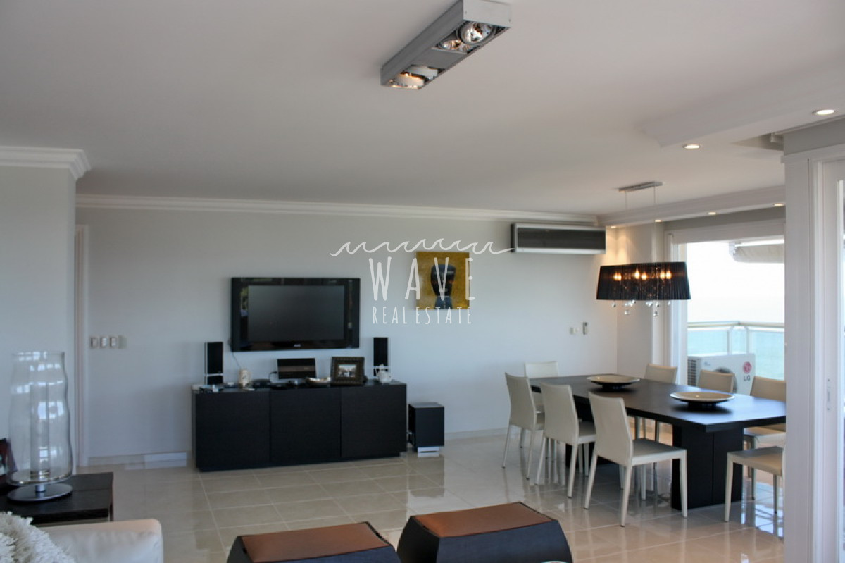 Apartamento ID.1042 - EXQUISITA UNIDAD EN PLAYA MANSA . Primera línea.