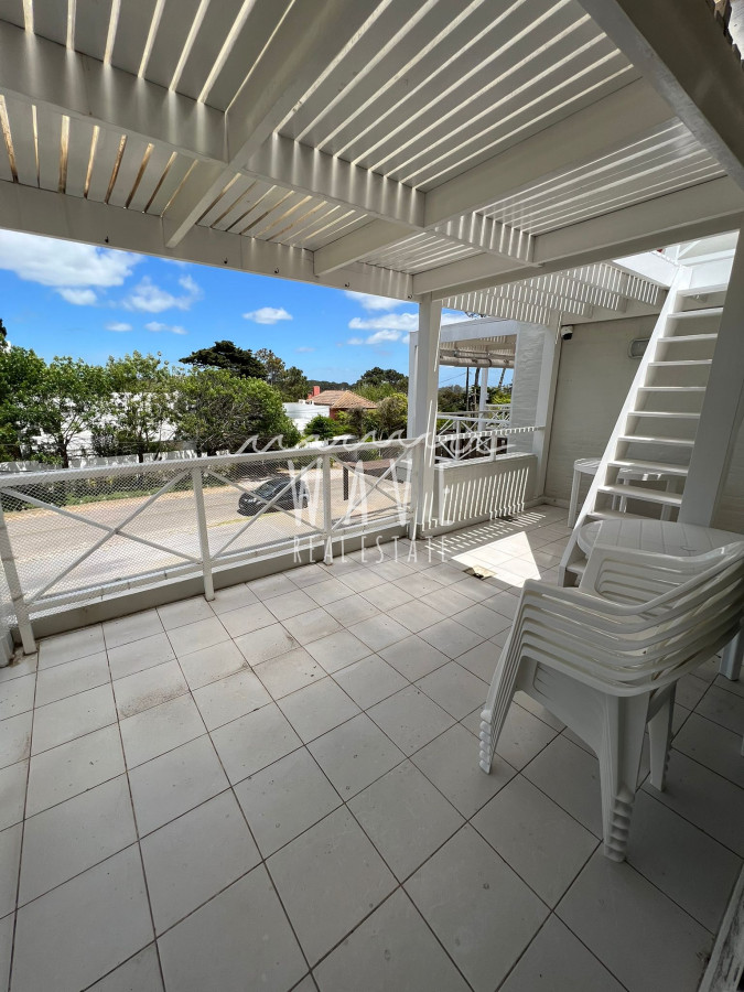 Apartamento ID.4310 - LA BARRA, a metros del agua, 3 dormitorios, 3 baños, terraza.