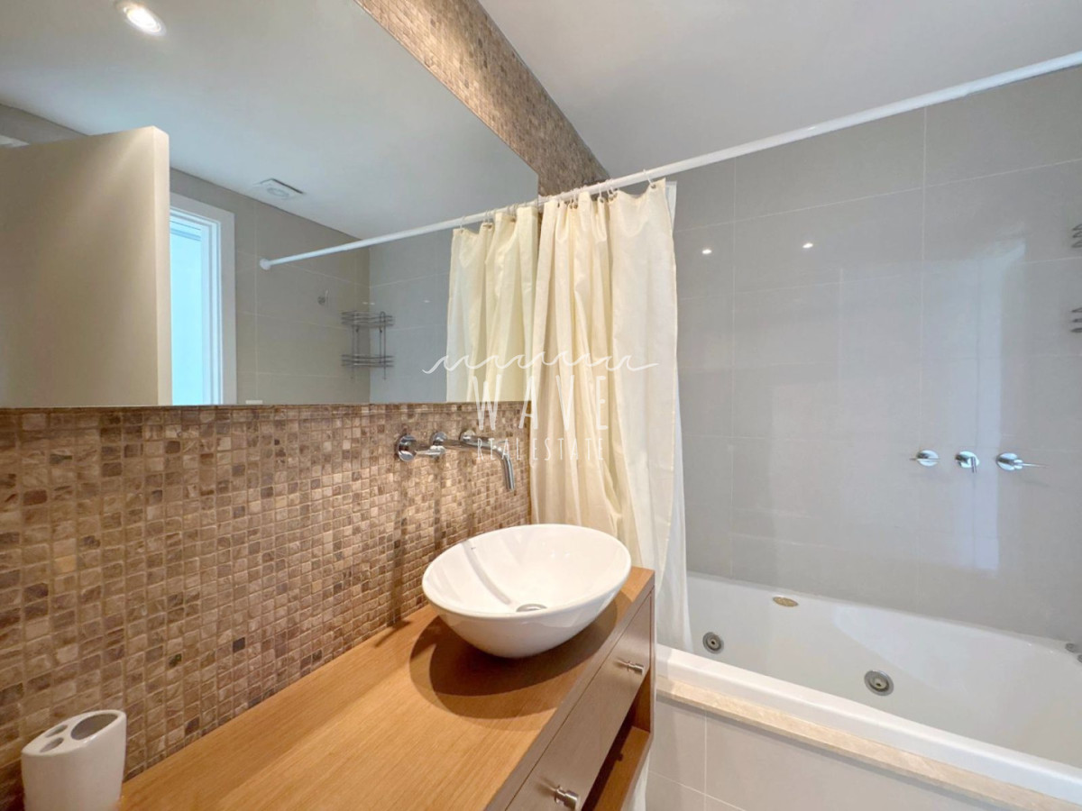 Apartamento ID.5366 - Venta Alquiler temporal Departamento dos dormitorios Playa brava