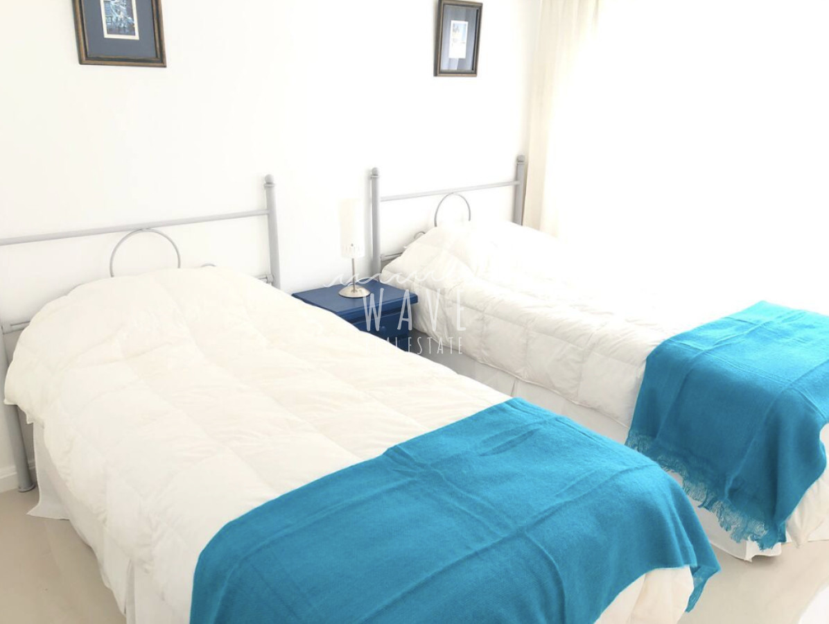 Apartamento ID.4764 - Alquiler Anual, Apartamento frente a Bikini Beach, Manantiales, 4 dormitorios y vista al mar