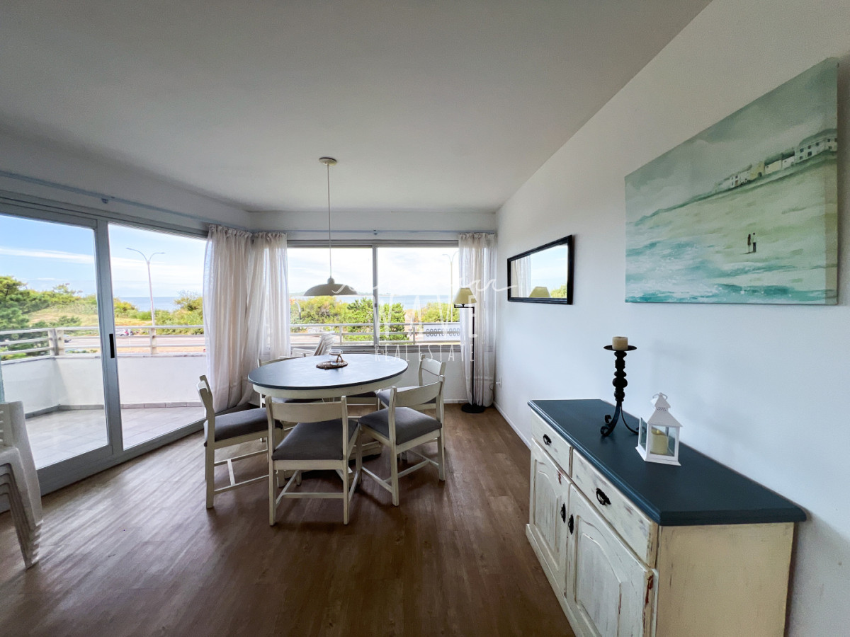 Apartamento ID.5420 - Venta primera línea playa mansa 3 dormitorios más dependencia 