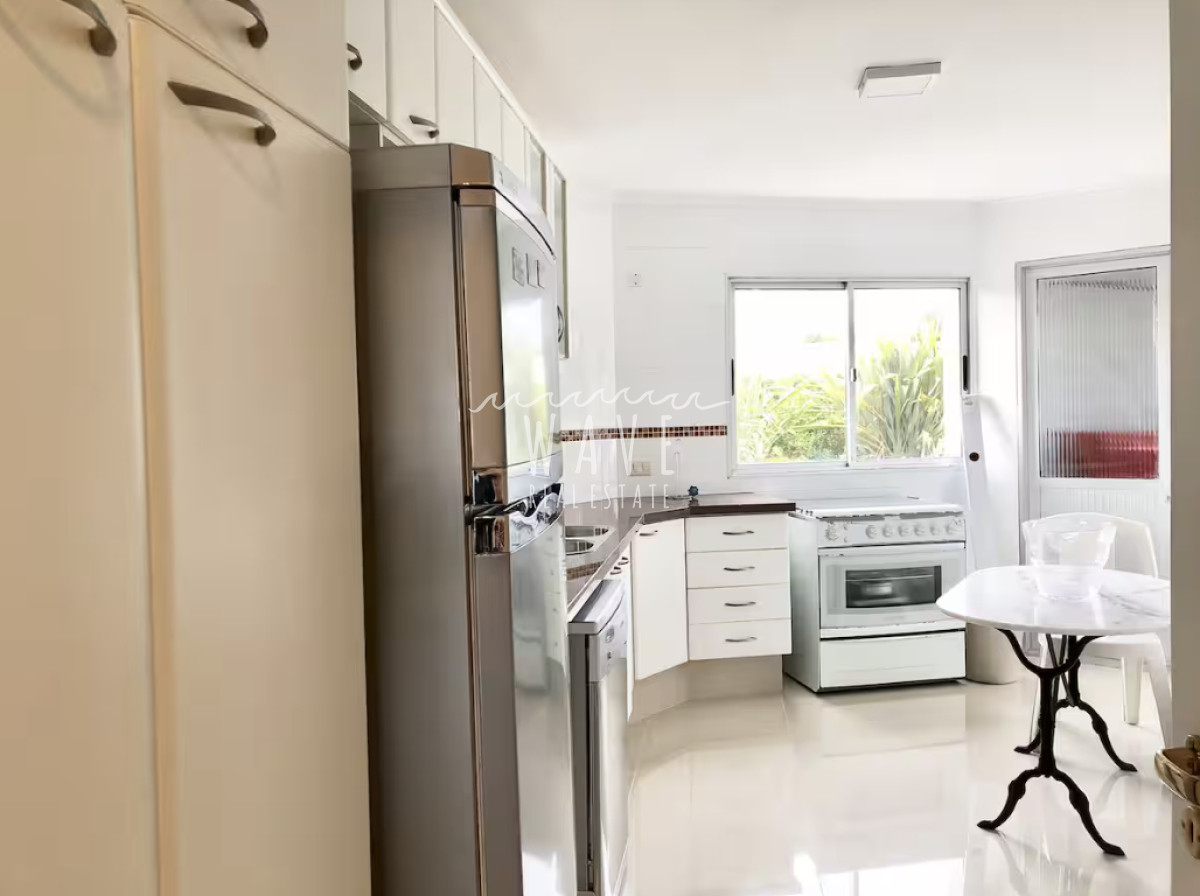 Apartamento ID.4764 - Alquiler Anual, Apartamento frente a Bikini Beach, Manantiales, 4 dormitorios y vista al mar