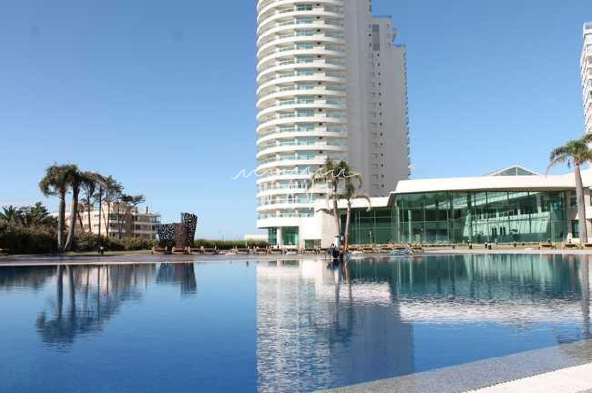 Apartamento ID.99 - Alquiler Apartamento de 3 Dormitorios en Suite en Playa Mansa, Punta del Este.