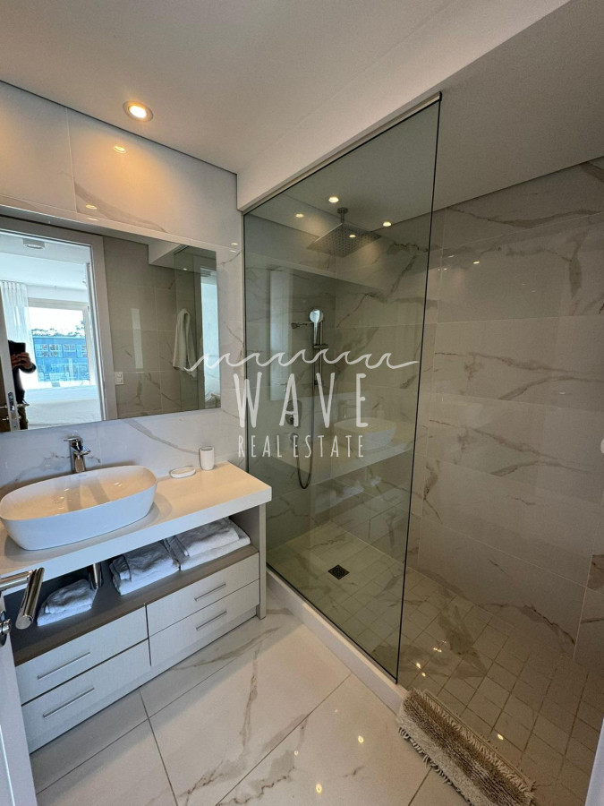Apartamento ID.1668 - Apartamento en alquiler, Manantiales, exclusivo, frente al mar. 3 suites, terrazas. Nuevo.