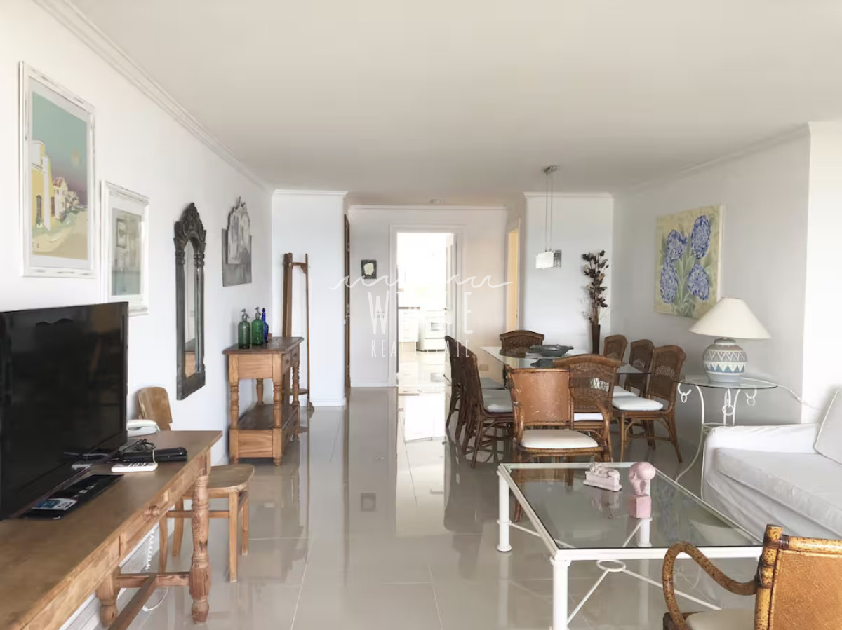 Apartamento ID.4764 - Alquiler Anual, Apartamento frente a Bikini Beach, Manantiales, 4 dormitorios y vista al mar