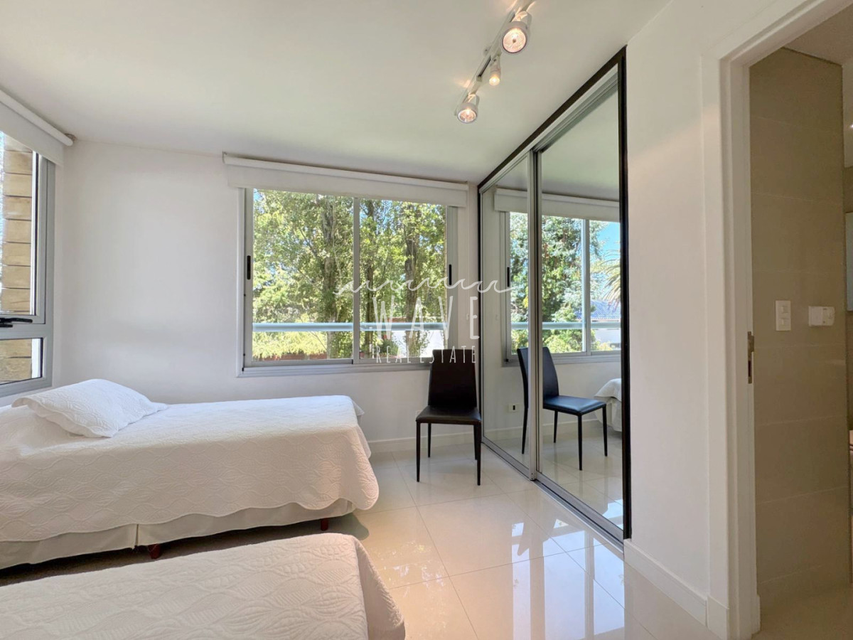 Apartamento ID.5366 - Venta Alquiler temporal Departamento dos dormitorios Playa brava