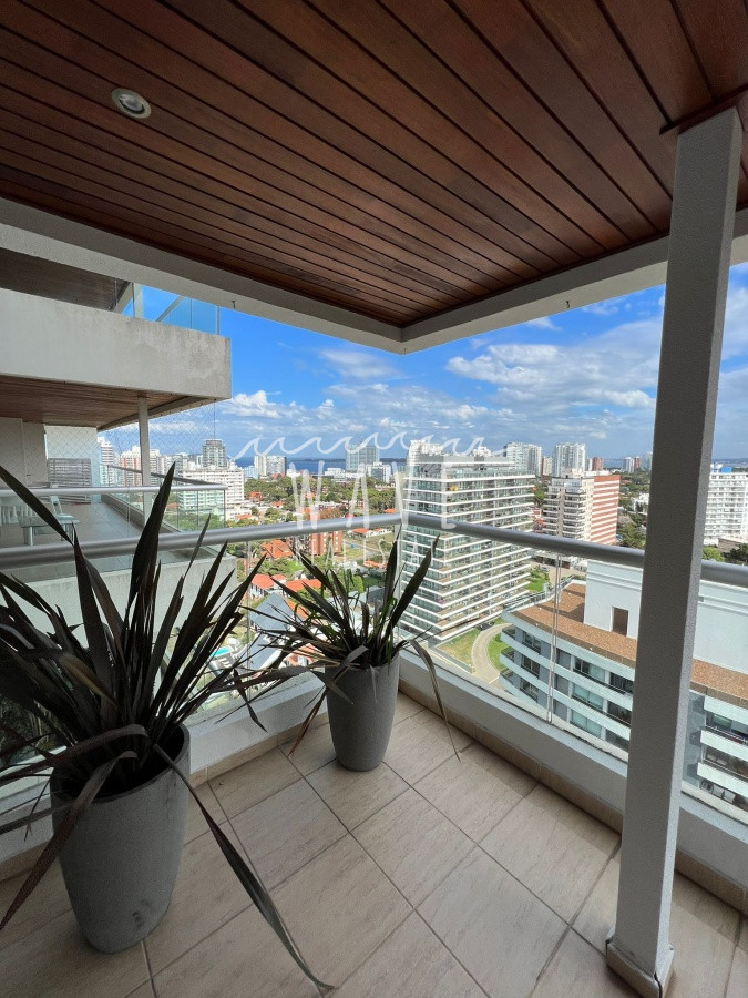 Apartamento ID.1724 - Brava excelentes servicios. 2 dormitorios y medio, Piso 16. Alquiler y venta.