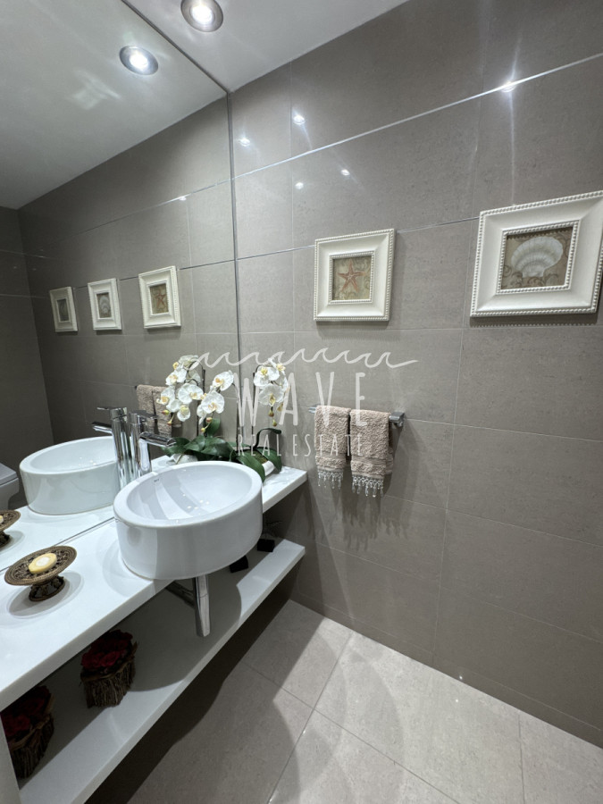Apartamento ID.5021 - Alquiler temporal departamento Playa Mansa, 3 dormitorios y dependencia, Punta del este 