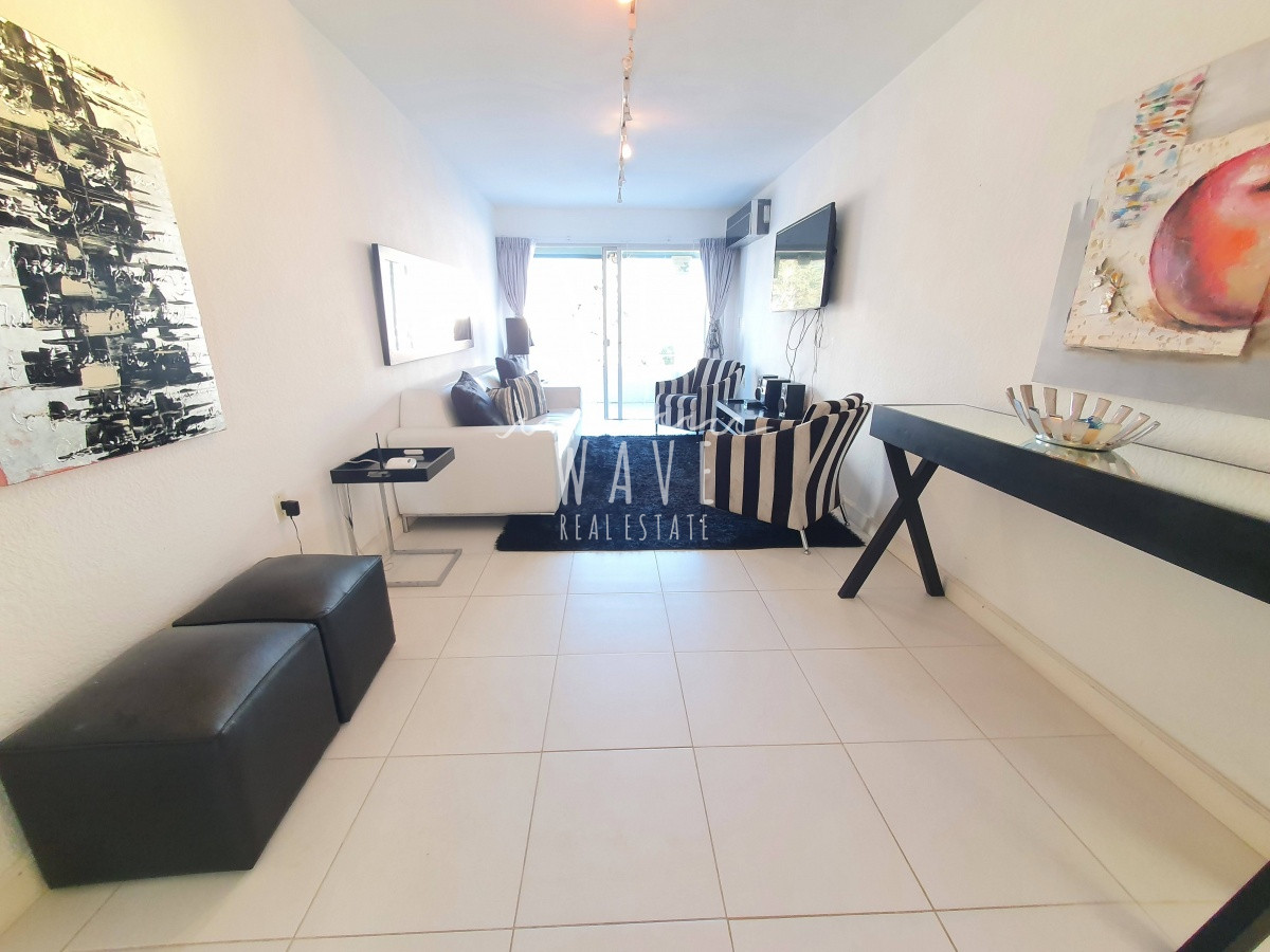 Apartamento ID.66 - Venta Apartamento **RENOVADO** 2 Dormitorios y 2 baños en Península Punta del Este
