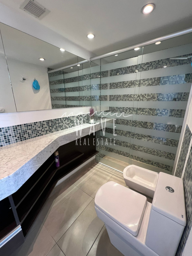 Apartamento ID.1724 - Brava excelentes servicios. 2 dormitorios y medio, Piso 16. Alquiler y venta.