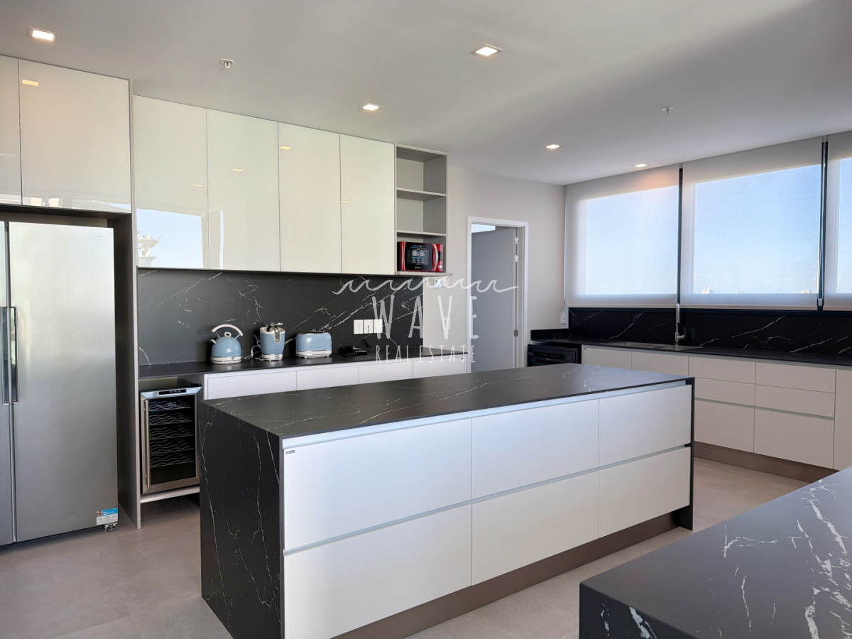 Apartamento ID.4765 - Venta Penthouse duplex, Playa Mansa, Punta del Este 