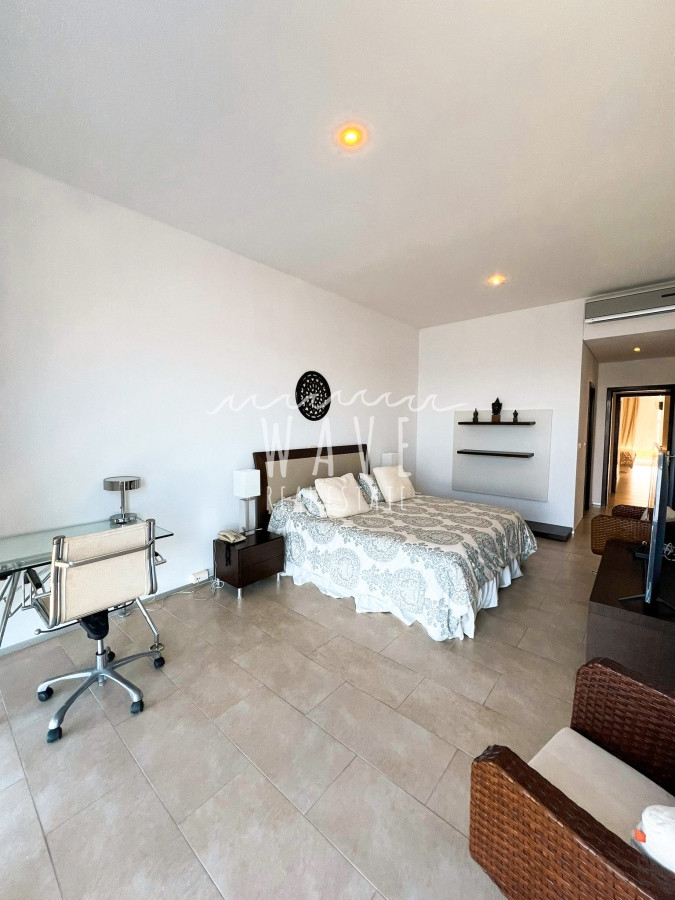 Apartamento ID.4315 - Penthouse en alquiler en exclusiva Torre Delamar.