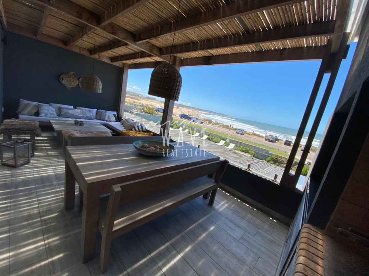 Apartamento ID.1575 - Montoya, sobre el mar. 3 dormitorios, terraaza con parrillero propio.