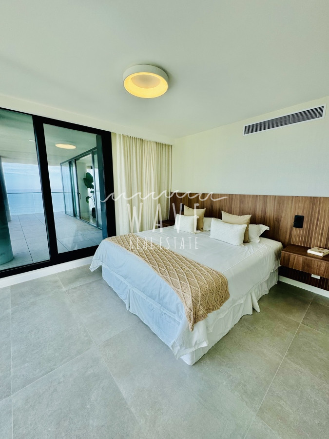 Apartamento ID.4074 - Venta apartamento, primera fila playa mansa, Punta del Este 