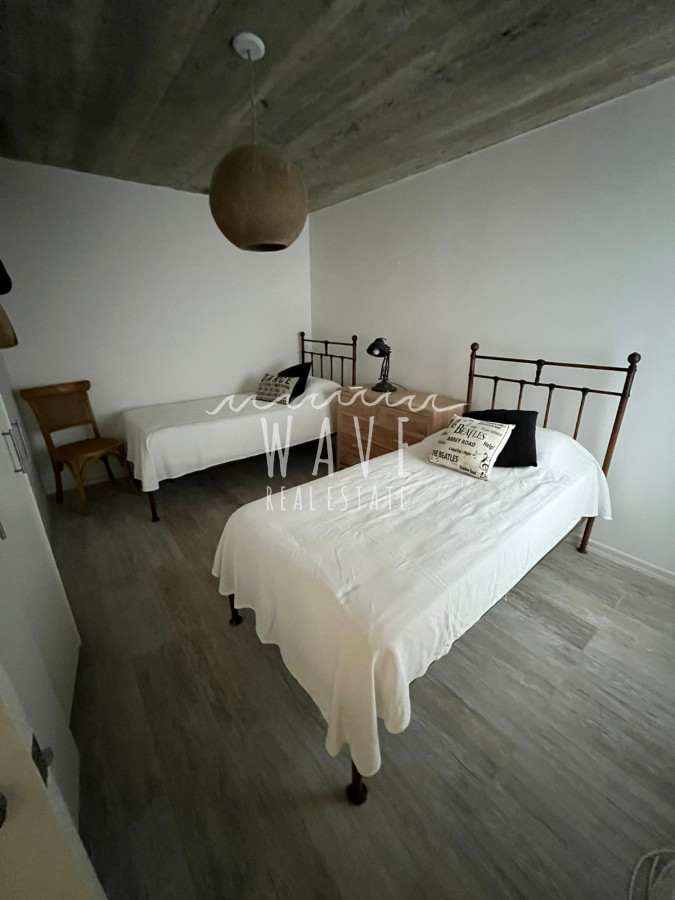 Apartamento ID.1443 - Montoya A 100 mts del mar, 3 dormitorios y servicio.