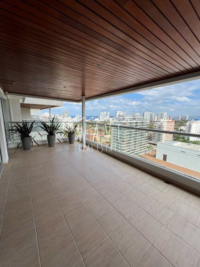 Apartamento ID.1724 - Brava excelentes servicios. 2 dormitorios y medio, Piso 16. Alquiler y venta.