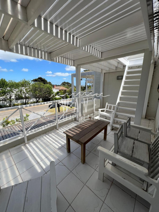 Apartamento ID.4312 - La Barra, a metros del agua, 3 suites, terraza con parrillero, mirador al mar.