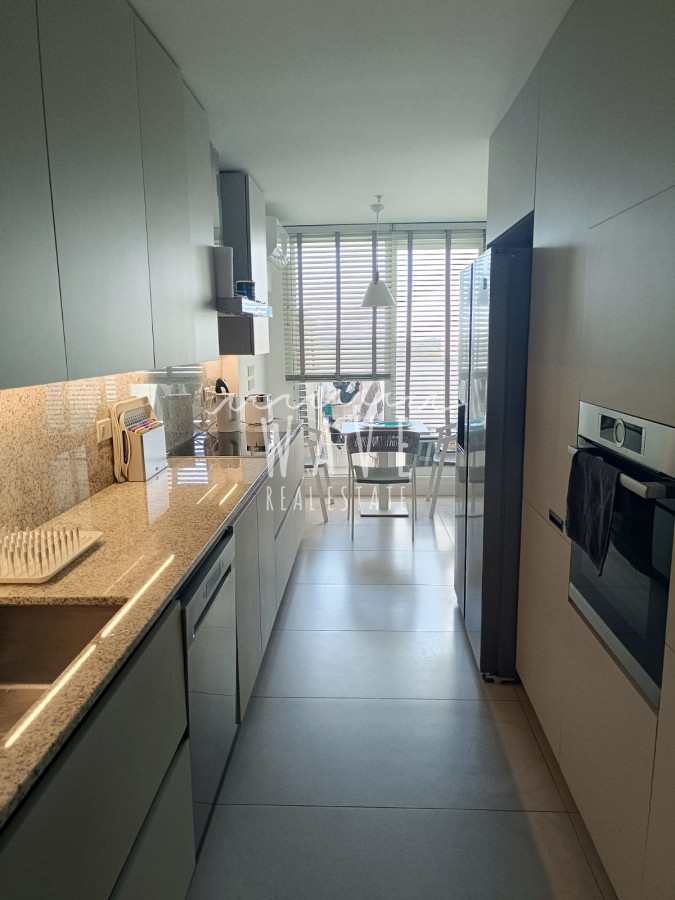 Apartamento ID.4547 - Alquiler  3 dorm en suite Playa Brava frente al mar