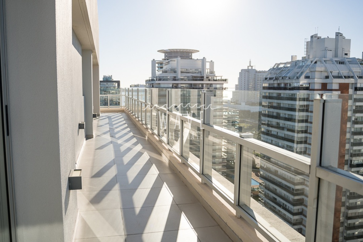 Apartamento ID.4920 - Venta de Apartamento Penthouse, de 3 dormitorios en La Pastora, con amenities