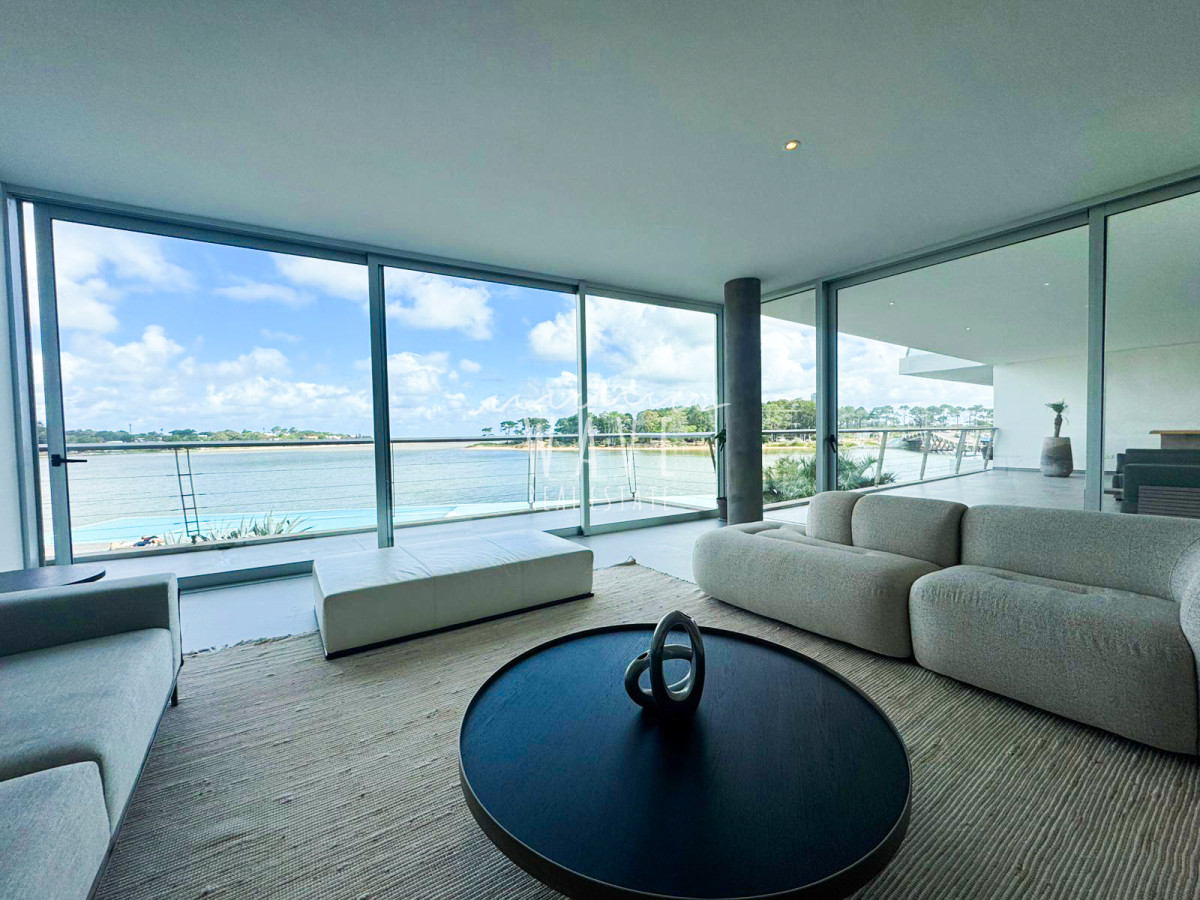 Apartamento ID.4944 - Exclusiva unidad en alquiler y venta primera línea La Barra 