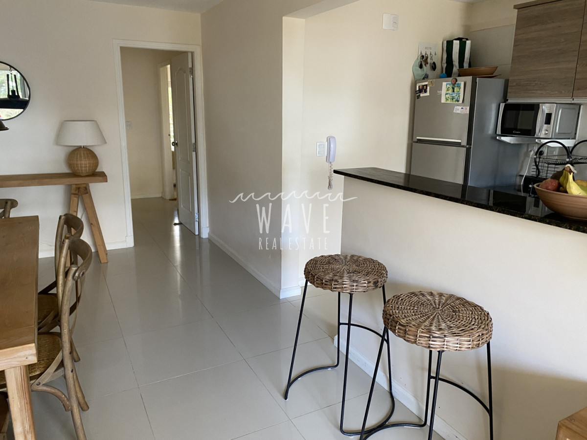 Apartamento ID.5393 - Venta de apartamento de 2 dormitorios en Rincón del Indio, Pda 23, orientación bosque con vista al mar, parrillero propio