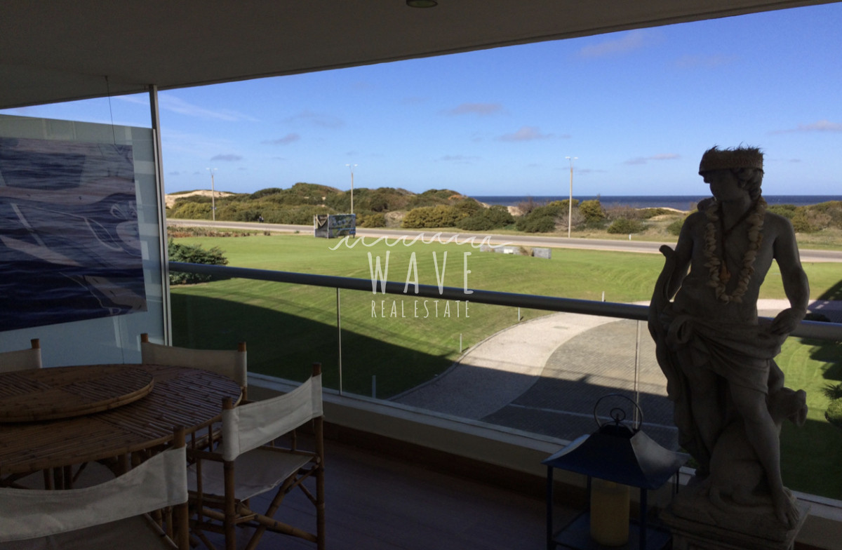 Apartamento ID.4927 - Venta de Apartamento, Parada 31 de la Brava, frente al mar. 3 suites y 