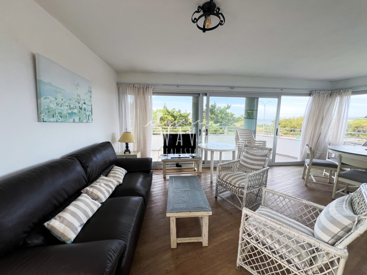 Apartamento ID.5420 - Venta primera línea playa mansa 3 dormitorios más dependencia 